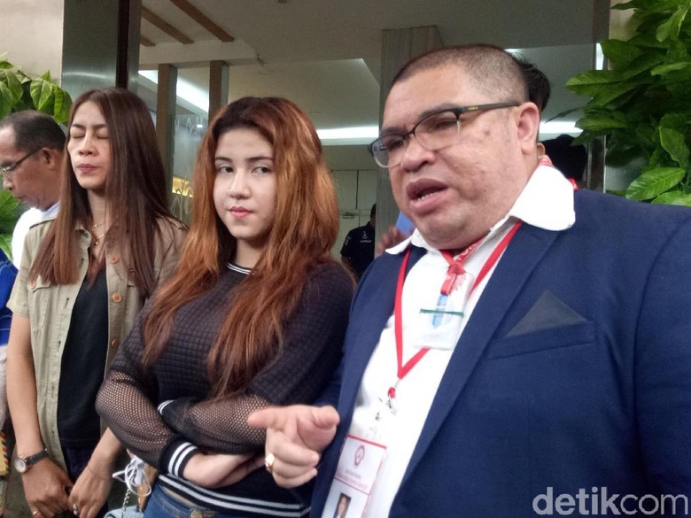 Anak Putri Stagi Bersedia Tes DNA dengan Ferry Juan Anak Putri Stagi Bersedia Tes DNA dengan Ferry Juan