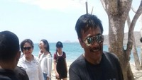 Tampak para ranger dan polisi hutan di Pulaau Komodo menyambut kedatangan Djarot sekeluarga (Istimewa/Asis)