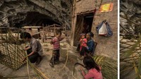 Masyarakat desa tersebut tampak sedang membuat keranjang dari anyaman bambu. Foto: pulsk.com