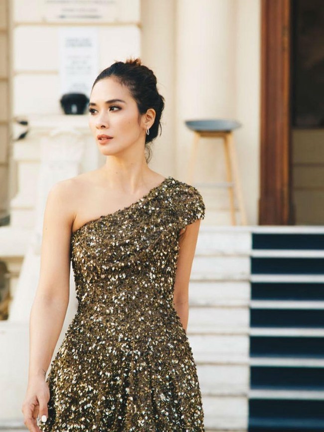 Marsha Timothy merupakan artis cantik berdara Batak-Jerman. Ia mulai dikenal publik saat membintangi film Ekspedisi Maladewa dan beradu akting dengan Tora Sudiro. Istri Vino G. Bastian itu juga sudah membintangi lebih dari 20 judul FTV. Foto: Instagram