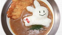 Mau coba nasi kari dengan bentuk menggemaskan? Di Karei-ya Fusion Anda bisa menikmati nasi yang dibentuk lucu dengan paduan kuah kari dengan chicken katsu. Yummy! Foto: Istimewa