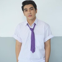 Meski telah berusia 21 tahun dan menjadi mahasiswa, Fachri juga masih pantas memerankan anak SMA dan memakai seragam sekolah. Foto: Instagram