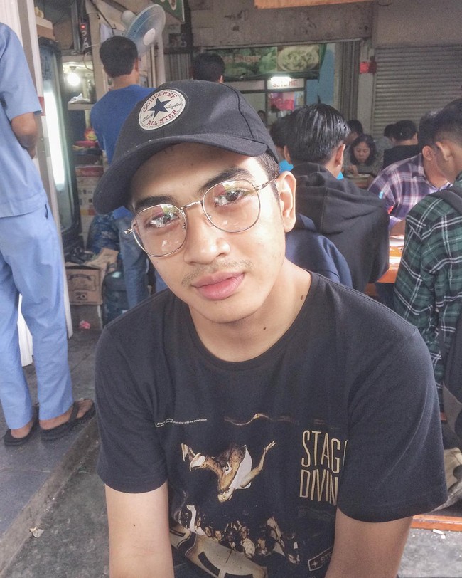 Tampil mengenakan topi dan kacamata juga membuat Fachri terlihat memesona. Foto: Instagram