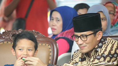 Kemesraan Wagub DKI Jakarta Sandiaga Uno Bersama sang Anak