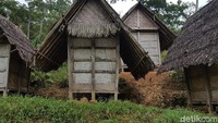 Lumbung ini bisa menampung padi bahkan sampai puluhan tahun.