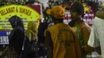 Hidangan Selamatan Jakarta Ludes Diserbu Warga