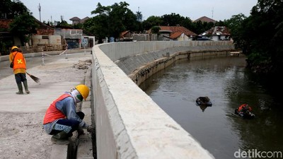 Foto: Penampakan Terkini Normalisasi Sungai Ciliwung di Bukit Duri