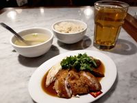 Wee Nam Kee: Enaknya Makan Nasi Ayam Hainan dan Cakwe Isi Seafood