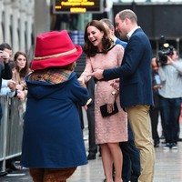 Gaun mirip Kate ini bukan datang dari koleksi baru Orla Kiely, melainkan dari koleksi Autumn/Winter 2013. Saat ini, gaun tersebut pun tak lagi dijual. Foto: Getty Images