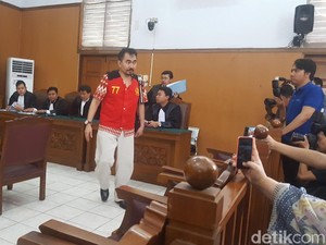Jenazah Gatot Brajamusti Akan Dibawa ke Sukabumi
