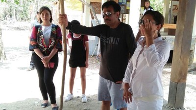 Foto: Saat Djarot Berpose dengan Komodo