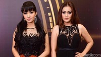 Nia mengunggah kalimat untuk Della dan menunjukan luka di tangannya akibat cakaran. Pool/Noel/detikFoto.