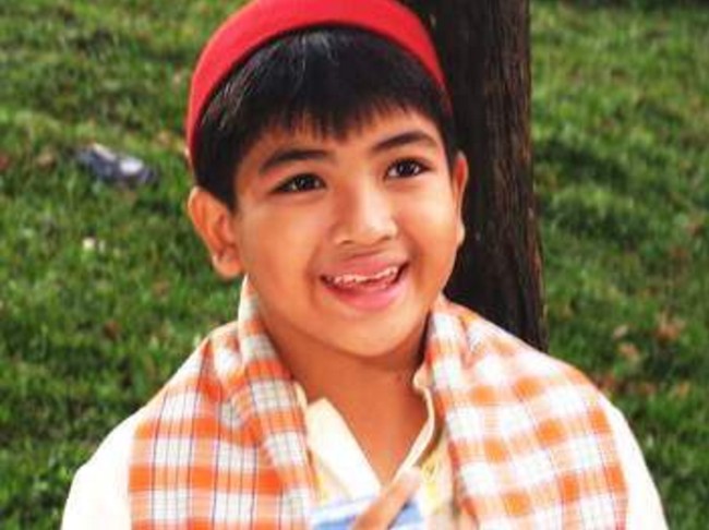 Sinetron bergenre drama komedi religi ini mengisahkan Entong seorang santri baik dan suka dijahili oleh teman-temannya. Saat berperan sebagai Entong, Fachri pun terlihat imut. Foto: Istimewa