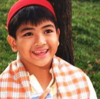 Sinetron bergenre drama komedi religi ini mengisahkan Entong seorang santri baik dan suka dijahili oleh teman-temannya. Saat berperan sebagai Entong, Fachri pun terlihat imut. Foto: Istimewa