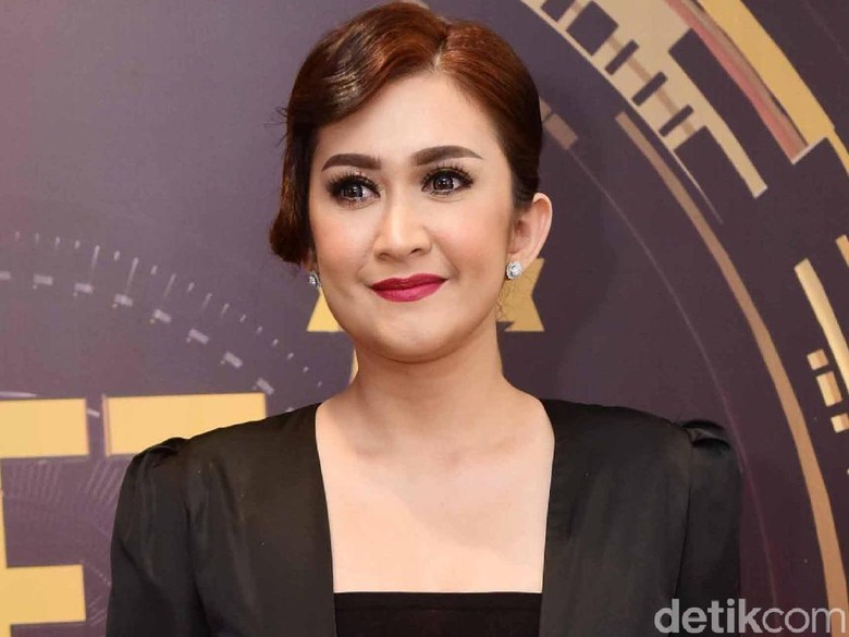 Banyak Pria Melamar Justru Buat Nafa Urbach Takut Banyak Pria Melamar Justru Buat Nafa Urbach Takut