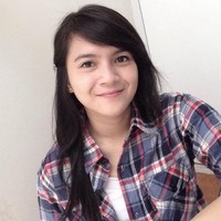 Sarah Shafitri mengawali kariernya sebagai finalis model majalah remaja. Ia kemudian terjun ke dunia akting dan sukses membintangi 20 judul FTV. Salah satunya berjudul Oplet Pembawa Cinta. Foto: Instagram