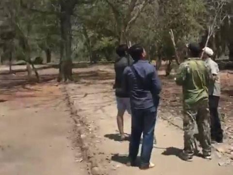Djarot pun ditemani beberapa ranger (@happydjarot/Instagram)