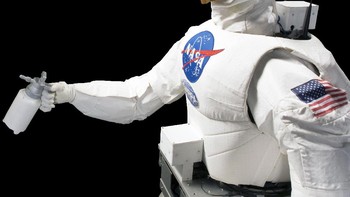 Sekilas pelindung kepala ini mengingatkan kepada pasukan Boba Feet di film Star Wars. (Foto: Internet)