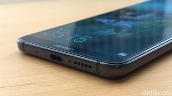 Bagian bawahnya USB Type C dengan speaker. (Foto: detikINET/Adi Fida Rahman)