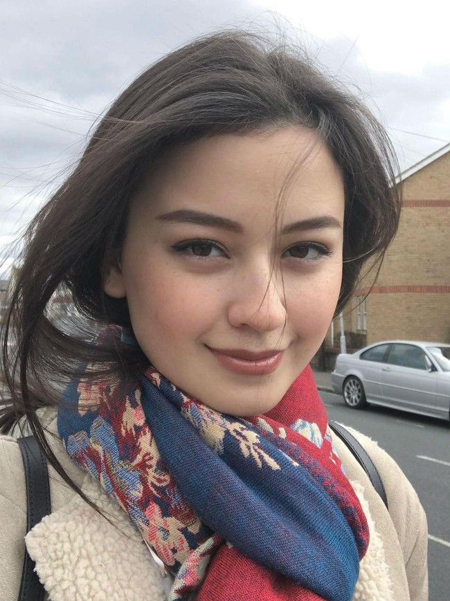 Artis cantik pemeran antagonis di FTV ini bernama Kimberly Ryder. Paras cantik wanita 24 tahun itu merupakan campuran darah Minang-Makasar-Inggris. Di usia yang masih belia ia telah membintangi 26 judul FTV. Foto: Instagram