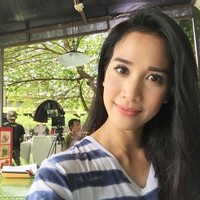 Fanny Fabriana merupakan artis cantik kelahiran Bandung. Dia memulai kariernya di dunia akting dan dikenal publik setelah membintangi film berjudul Preman Universitas. Ia juga banyak membintangi film FTV. Foto: Instagram