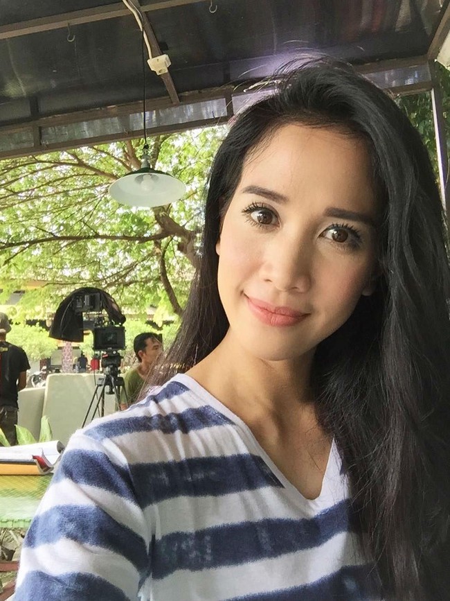 Fanny Fabriana merupakan artis cantik kelahiran Bandung. Dia memulai kariernya di dunia akting dan dikenal publik setelah membintangi film berjudul Preman Universitas. Ia juga banyak membintangi film FTV. Foto: Instagram