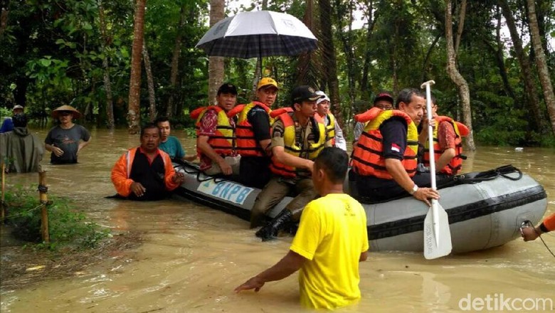 BPBD Kebumen Siapkan Tiga Perahu Karet untuk Evakuasi Warga BPBD Kebumen Siapkan Tiga Perahu Karet untuk Evakuasi Warga