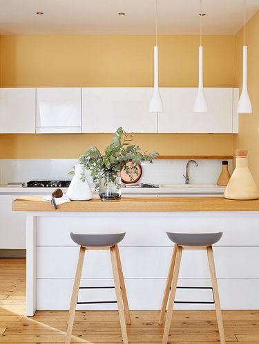 Dapur dengan sentuhan warna Amadeus. 