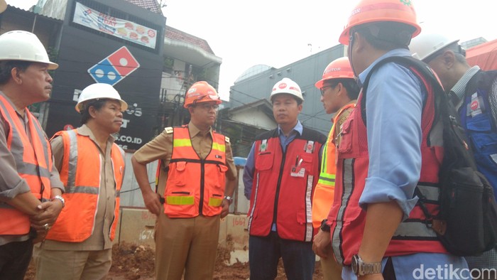 Tinjau Proyek Under Pass Mampang, Anies: Harus Selesai tepat Waktu