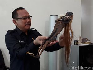 Ini Respons Risma Soal Penemuan Jenglot di Pantai Surabaya