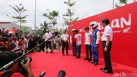 Kampanye aman berkendara ini dilakukan di kawasan Astra Biz Center.