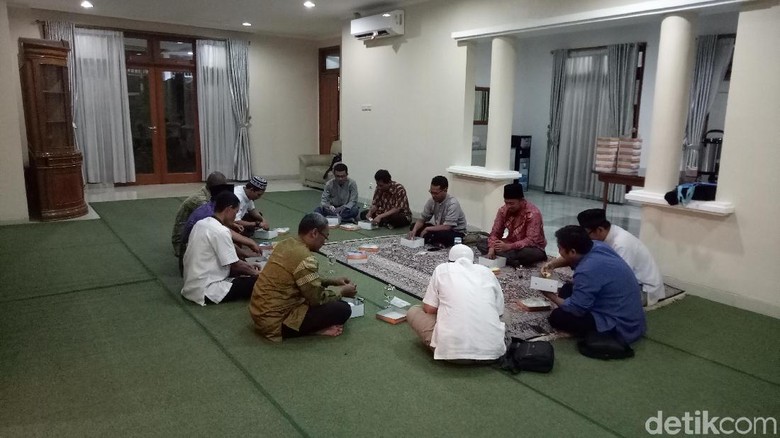Pengajian Digelar di Rumah Dinas Wagub DKI Sandiaga Pengajian Digelar di Rumah Dinas Wagub DKI Sandiaga
