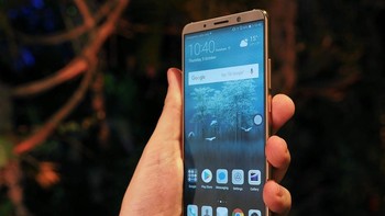 Ponsel ini mengusung layar AMOLED resolusi yang dibuat Huawei berukuran 2.160 x 1.080 pixel. Foto: Pocket Lint