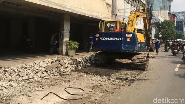 Musim Hujan Datang, Saluran Air Jalan Hayam Wuruk Dinormalisasi