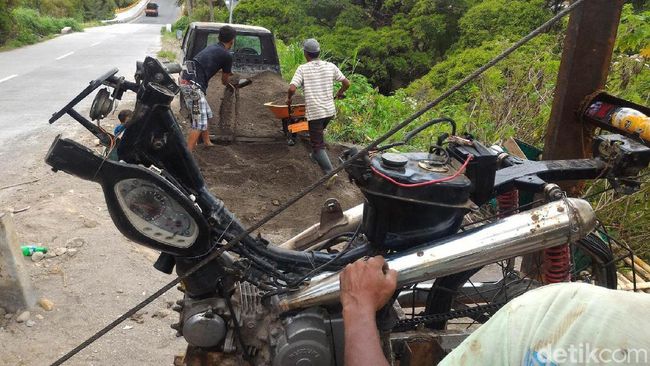 Penambang Pasir di Boyolali Modifikasi Motor Jadi Alat Angkut Penambang Pasir di Boyolali Modifikasi Motor Jadi Alat Angkut