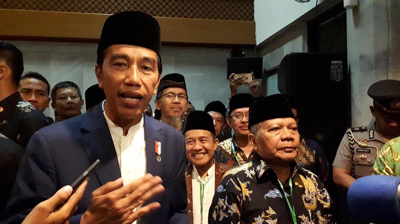 Di Bandung, Jokowi Curhat soal Dirinya yang Dituding PKI Di Bandung, Jokowi Curhat soal Dirinya yang Dituding PKI