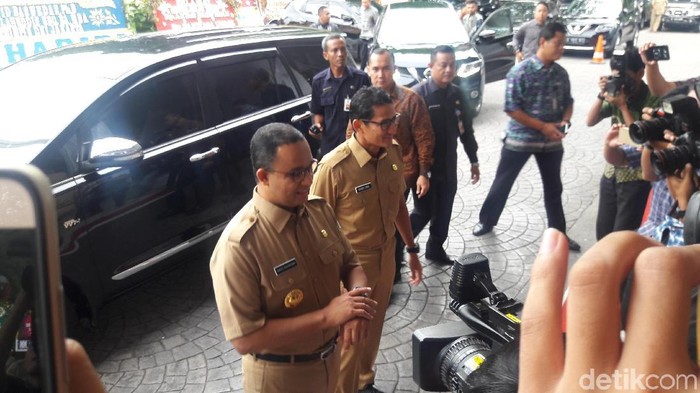 Anies Soal Mobil Dinas: Kalau Bisa Naik Motor Kami Pakai Motor