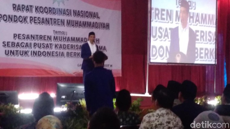 Di Depan Santri, Jokowi Cerita Jadi Korban Hoax Foto 