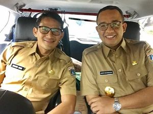 Anies dan Sandi yang Kompak Dua-duaan di Hari Pertama Kerja