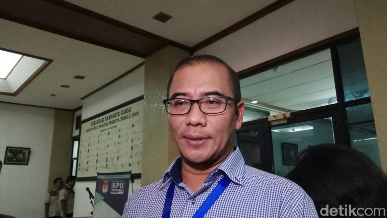 KPU Tambah Waktu Pelangkapan Data Parpol hingga Selasa Malam KPU Tambah Waktu Pelangkapan Data Parpol hingga Selasa Malam