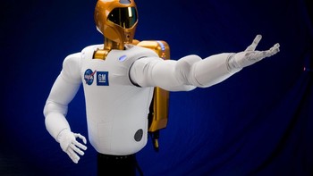 NASA kembali mengembangkan robot generasi berikutnya, Robonaut 2. Berbeda sebelumnya, Robonaut 2 diproyeksikan ke antariksa. (Foto: Internet)