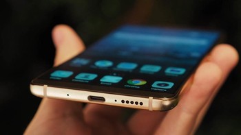 Huawei Mate 10 Pro dikatakan dapat mengenali 2.005 foto per menit yang diklaim unggul dari iPhone 7 Plus dan Galaxy S8. Foto: Pocket Lint