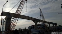 Progres pembangunan jalur lintasan Light Rail Transit (LRT) Palembang ditargetkan rampung akhir tahun 2017. Saat ini proyek sepanjang 23,4 kilometer itu telah mencapai 70 persen, sedangkan untuk rel telah mencapai 30 persen.