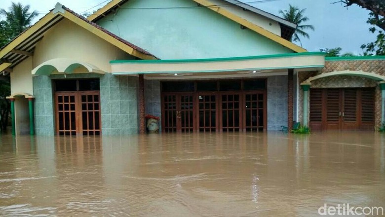Banjir Melanda Kebumen Banjir Melanda Kebumen