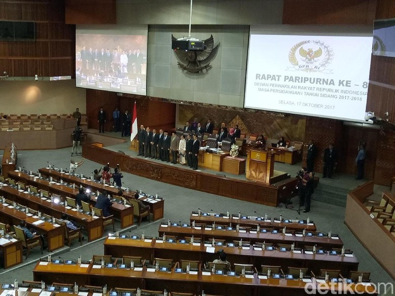 Paripurna DPR Sahkan 7 Anggota Komnas HAM Paripurna DPR Sahkan 7 Anggota Komnas HAM