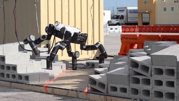 Perancangan bentuk RoboSimian ini untuk menghadapi medan yang cukup sulit. (Foto: Internet)