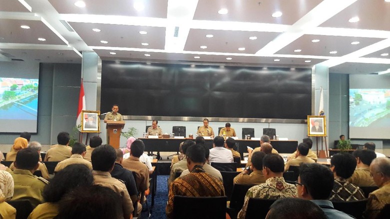 Anies-Sandi Dengarkan Paparan Sekda Terkait APBD DKI Anies-Sandi Dengarkan Paparan Sekda Terkait APBD DKI