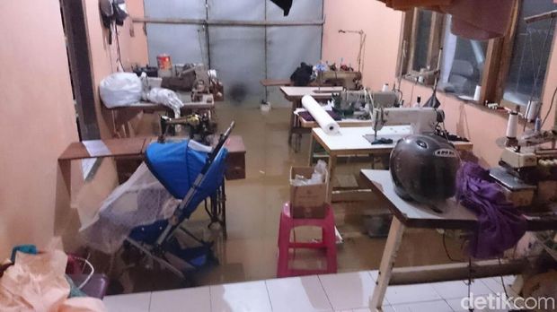 Air menggenangi dalam rumah di Kebumen