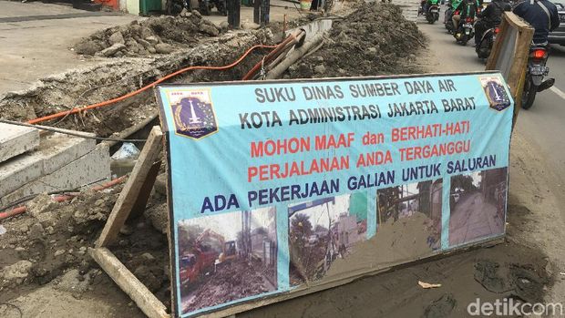 Musim Hujan Datang, Saluran Air Jalan Hayam Wuruk Dinormalisasi