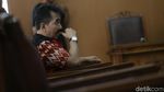 Sidang Asusila, Aa Gatot Nggak Ganti Kemeja
